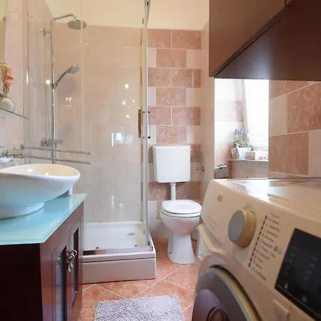 Iris -odlicno Mjesto U Centru Pule Πούλα