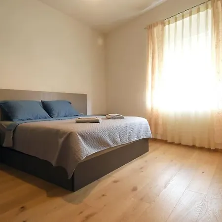 Iris -odlicno Mjesto U Centru Pule