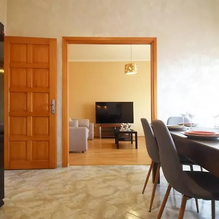 Iris -odlicno Mjesto U Centru Pule Apartamento Pula