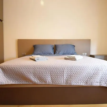 Iris -odlicno Mjesto U Centru Pule Apartamento